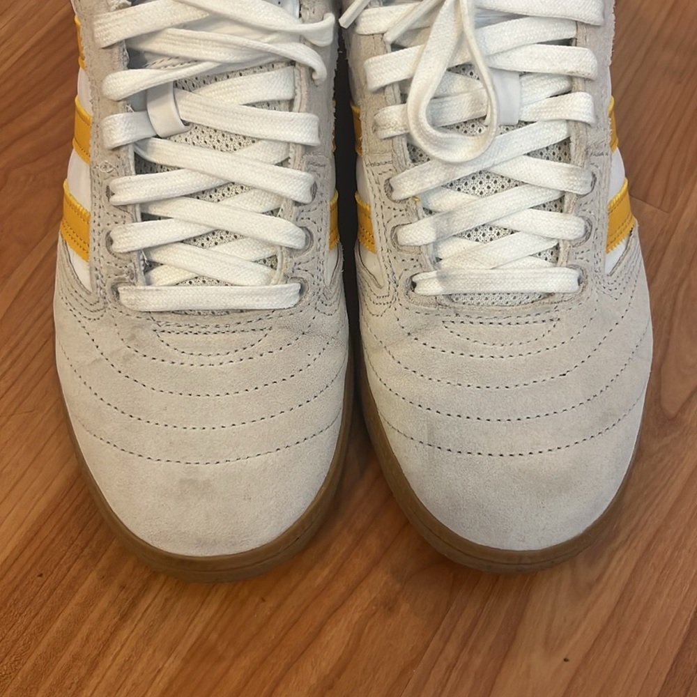 Like new adidas Originals Busenitz Shoes Crystal White Yellow Gum. Men’s size 8. - Picture 8 of 13